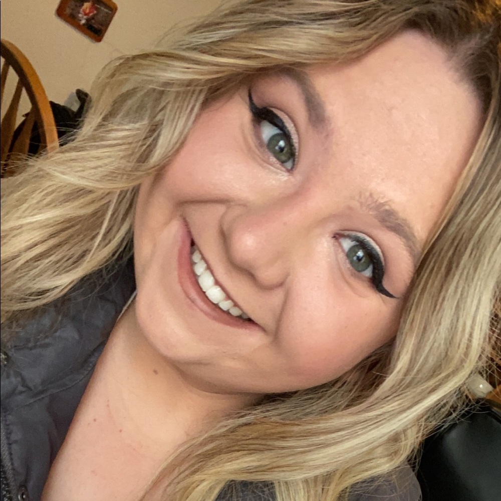 Meet your Posher, Steph
